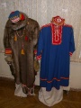 Традиционная саамская зимняя и летняя одежда: печок,  юпа, головные уборы, меховые руковицы, пимы