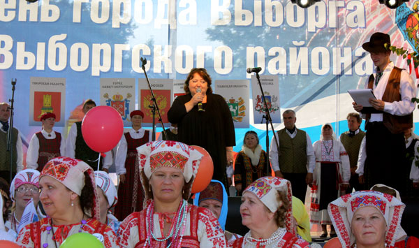 Мери Русанова приветствует гостей и участников Фестиваля