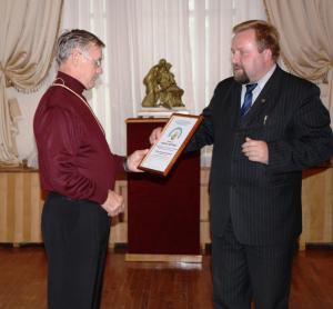foto skulpturnyi plener Znak roda26,5.jpg