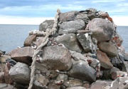 Разрушенный маяк на мысе Колка