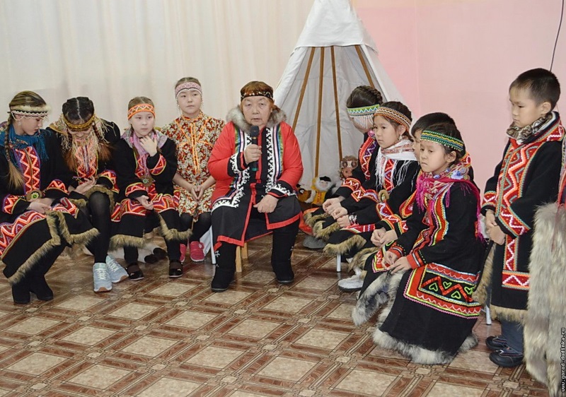 26 километр ансамбль хэйро. ансамбль потеха. долганы хэйро. советская площадь дворец культуры. дом культуры в деревне.