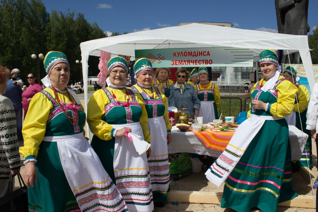 Усть кулом на неделю. Национальный костюм Усть Куломского района. Усть-Куломский район Республики Коми. Усть Кулом Коми. Национальная одежда Усть Куломского района.