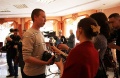 Фотожурналист из Марий Эл Денис Речкин даёт интервью местным СМИ