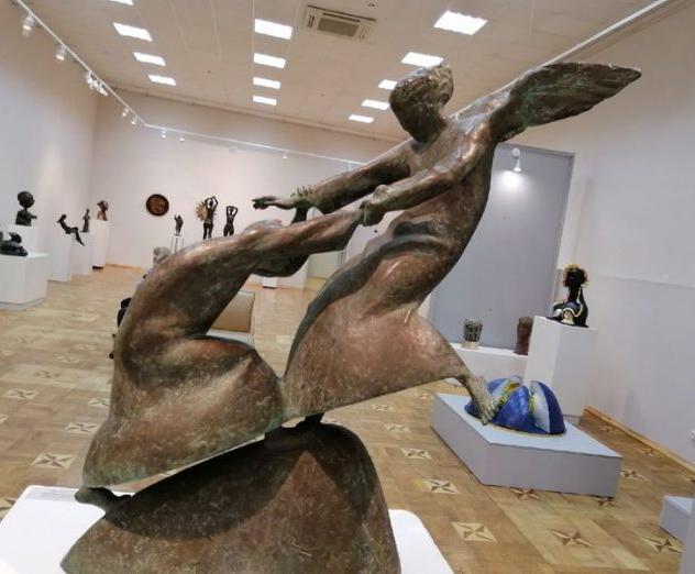 Землякам Эрьзи показали творчество известных российских скульпторов