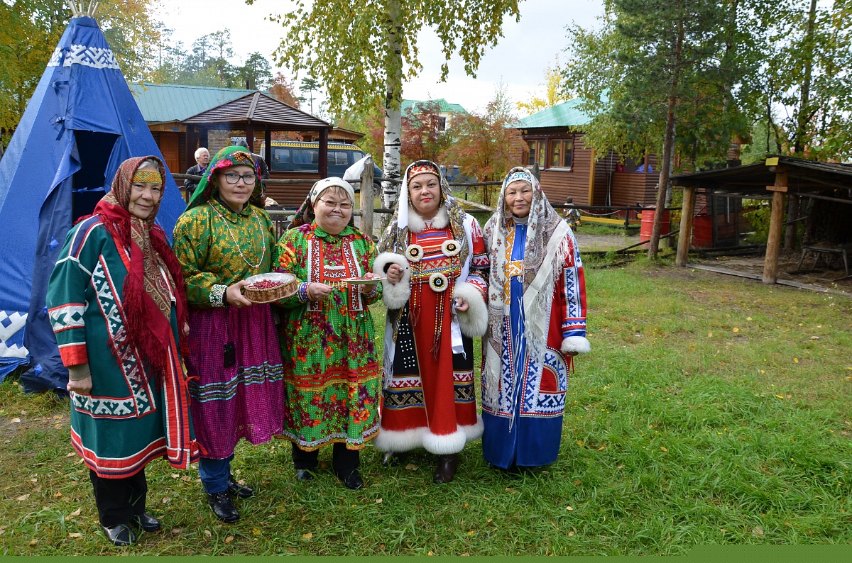 Фольклор южного урала. Коренные народы Урала Ханты манси. Народы манси на Урале. Манси коренной народ Урала. Народы Урала вогулы (манси).