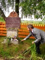 Возложение цветов к могиле матери И. А. Куратова