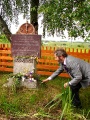 Возложение цветов к могиле матери И. А. Куратова